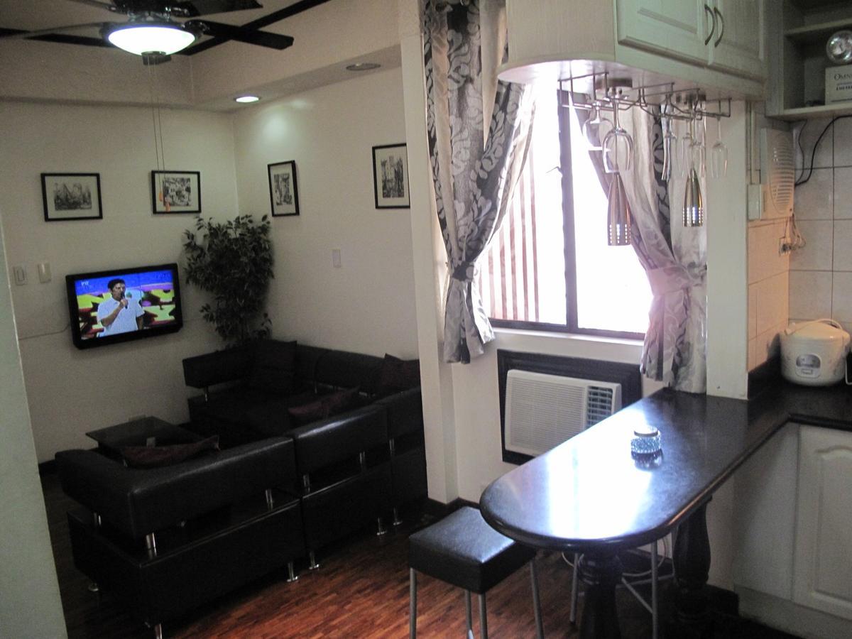 Makati Suites at Travelers Inn Makati City Exteriör bild