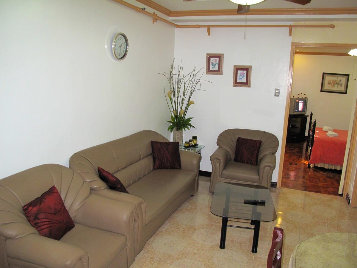 Makati Suites at Travelers Inn Makati City Exteriör bild