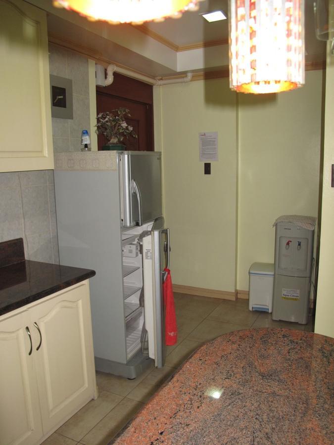 Makati Suites at Travelers Inn Makati City Exteriör bild