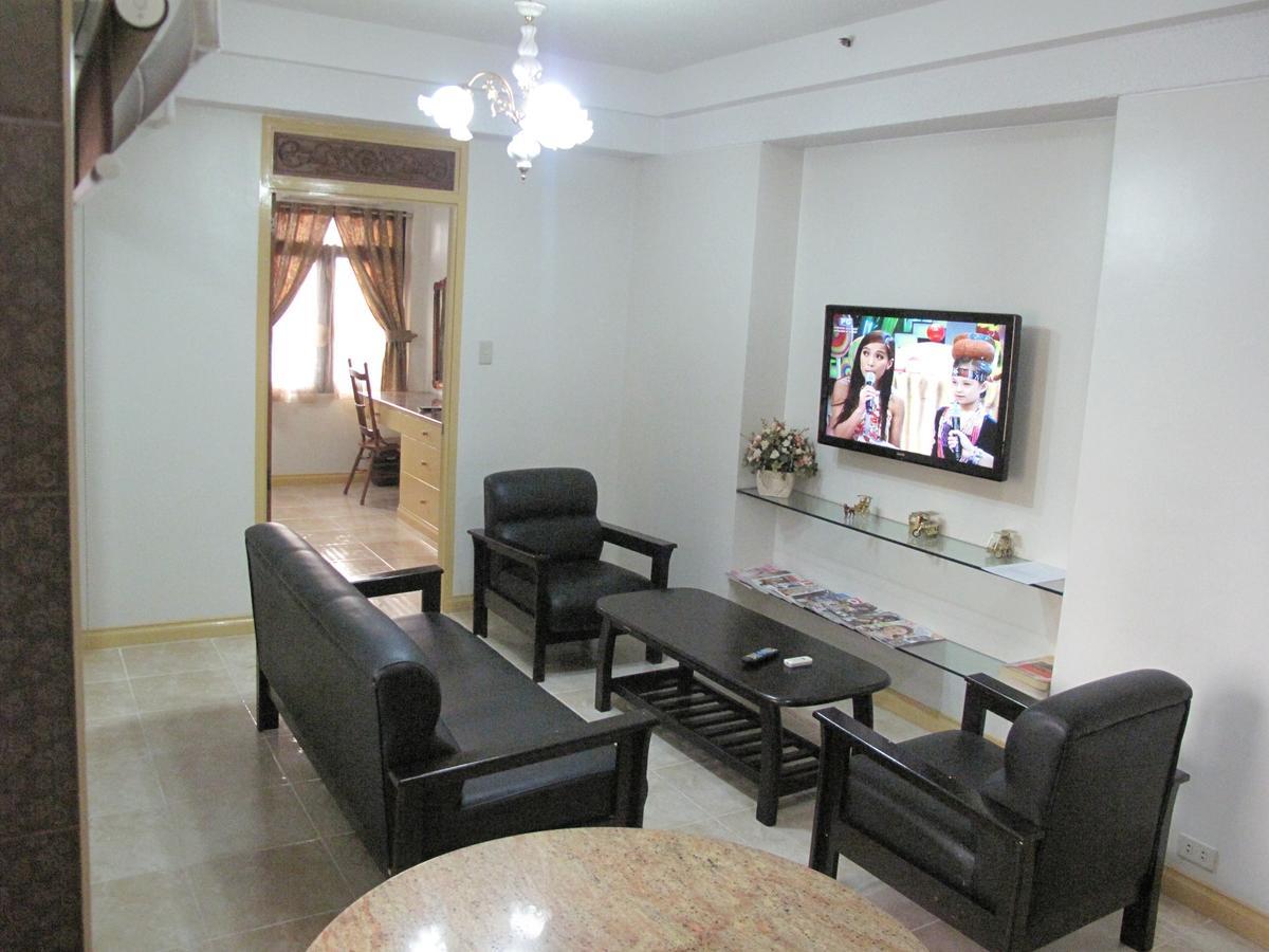 Makati Suites at Travelers Inn Makati City Exteriör bild