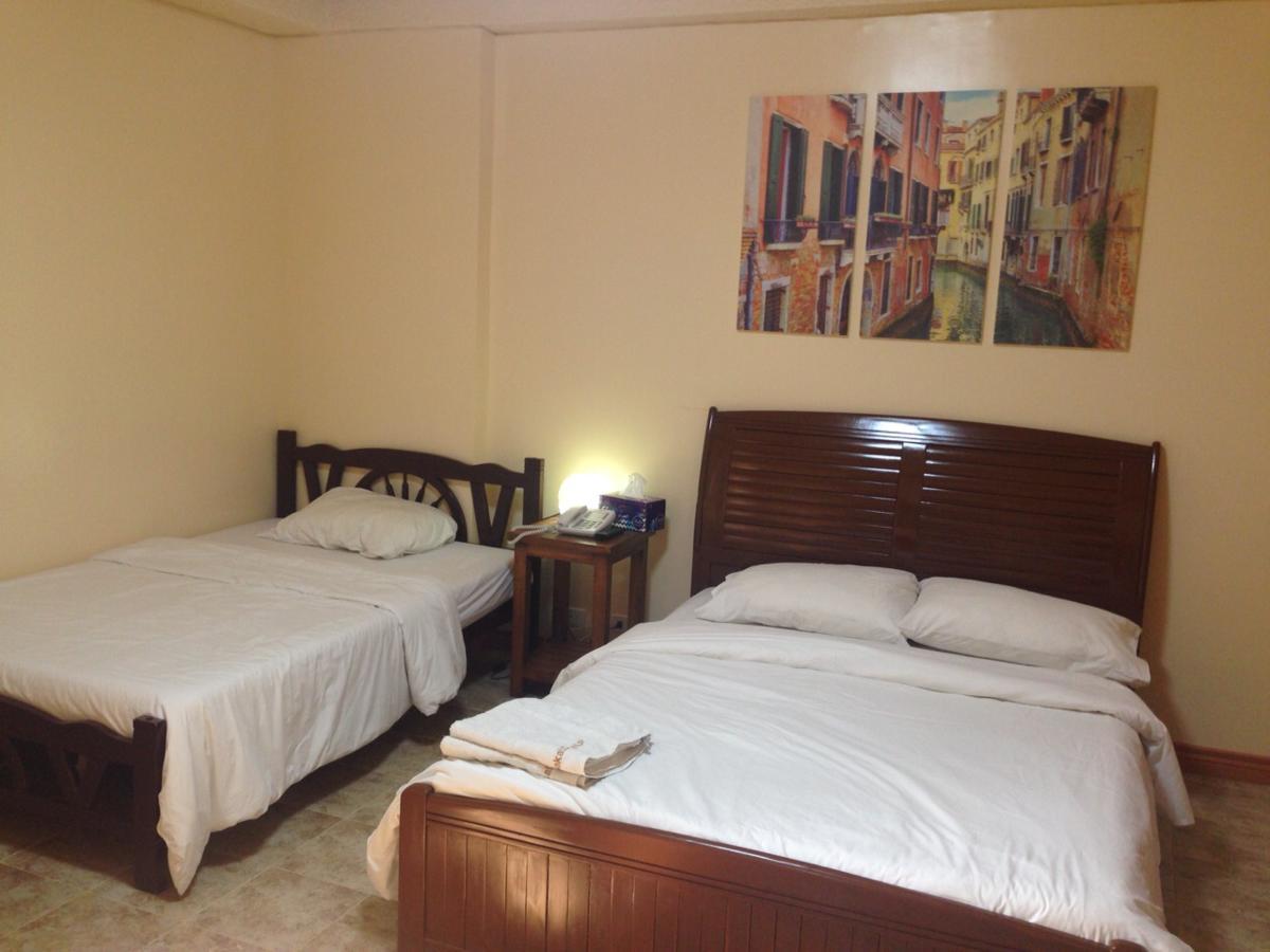 Makati Suites at Travelers Inn Makati City Exteriör bild