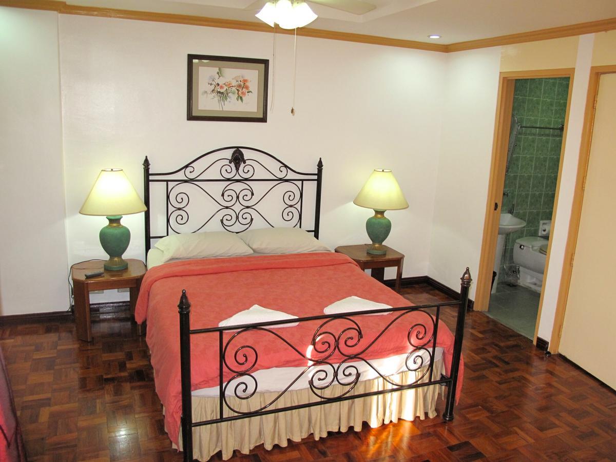 Makati Suites at Travelers Inn Makati City Exteriör bild