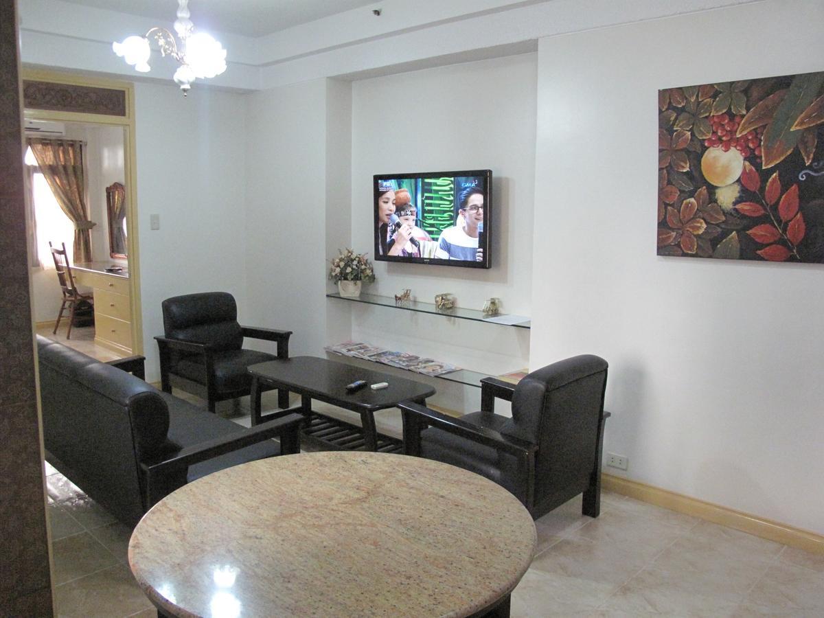 Makati Suites at Travelers Inn Makati City Exteriör bild