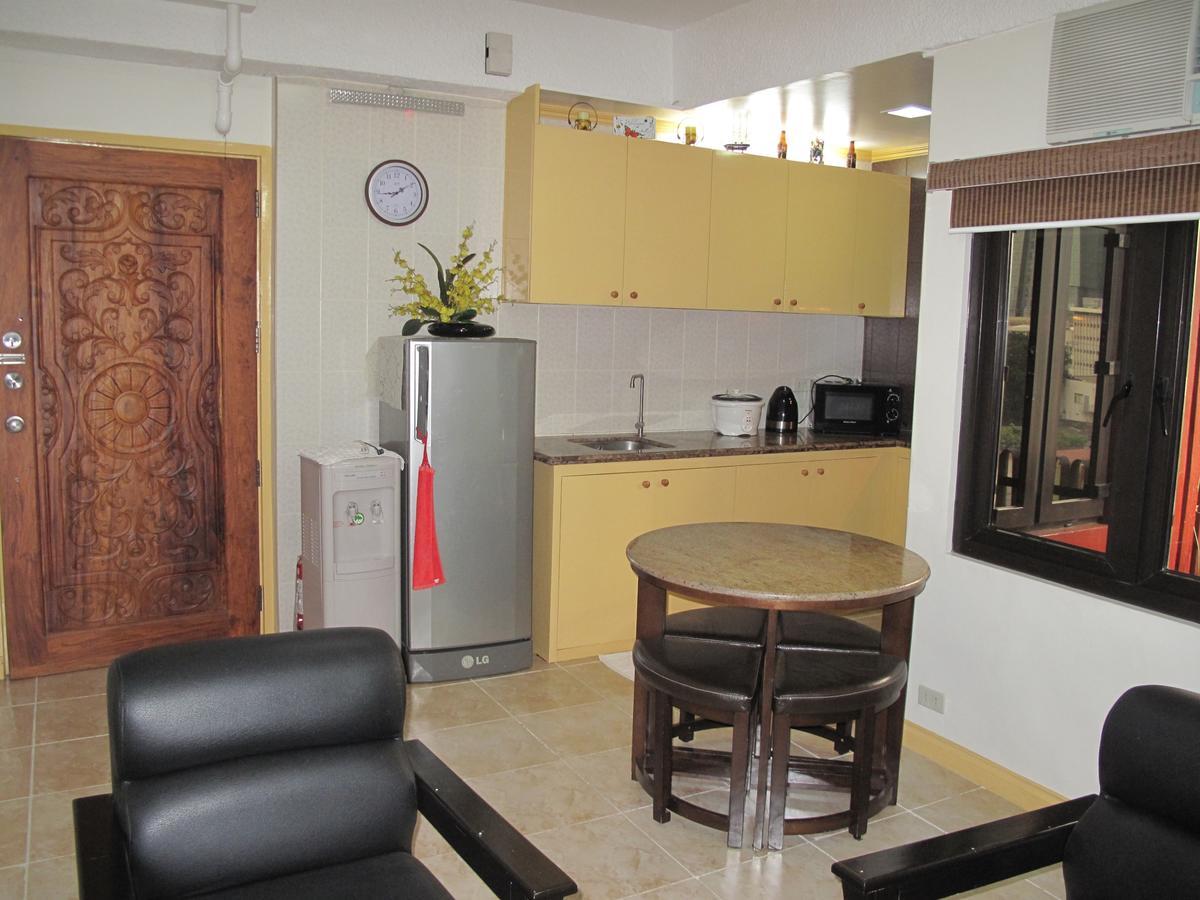 Makati Suites at Travelers Inn Makati City Exteriör bild